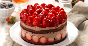 5折草莓蛋糕要搶！超過一公斤、50顆草莓鋪滿「馬各先生 草莓修格拉」領軍，9間「草莓甜點」樂天市場線上買。