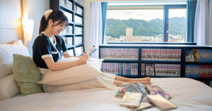 漫畫迷手刀入住！神戶大倉酒店推出「漫畫主題房」，從經典到話題漫畫約3,000本一次網羅，爽住飯店看漫畫。