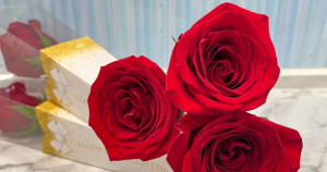 送花給那個她！統一集團「空運玫瑰花」7大販售通路攻略，7-ELEVEN、康是美玫瑰花179元、加購優惠99元起。