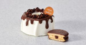 不踩雷超商必買！LOTTE 聯名人氣戚風蛋糕 MERCERBIS 推出焦糖巧克力派等3種新零食。