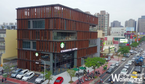 星巴克車道型門市首度進駐新竹！高質感木紋設計風格，再創新竹人新話題。