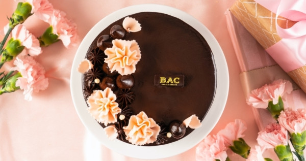 媽咪最愛巧克力！BAC「甜茶女神 蜜桃茶餡蛋糕」可以吃的甜點SPA，預購再加碼送BAC質感不鏽蛋糕鋼刀。