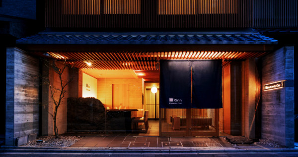 鄰近清水寺，充滿古色古香京都風情的旅館Rinn Kiyomizu Gion，比連鎖商業旅館更便宜。