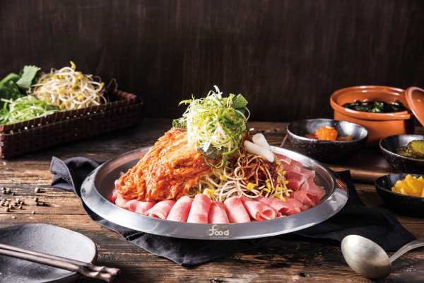 道地韓國味！「Kongbul小豆芽」首家海外店進駐台灣，推出人人都可以品嚐的道地韓式料理。