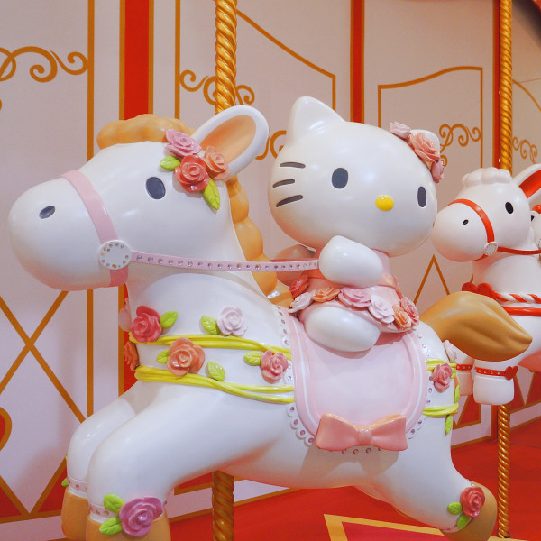 錯過就沒機會了！90款Hello Kitty絕版品、量身打造Kitty布包，只在「Hello Kitty Go Around!!歡樂嘉年華​」！