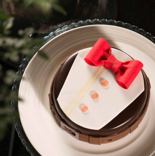 給爸爸一個驚喜！台北遠東飯店「紅領結之愛」，父親節蛋糕超吸睛！