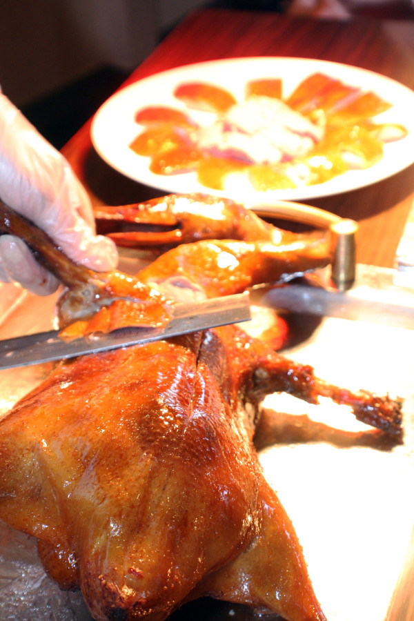 天成大飯店「翠庭」推出櫻桃烤鴨饗宴！打卡還有美味烤鴨捲可以吃！