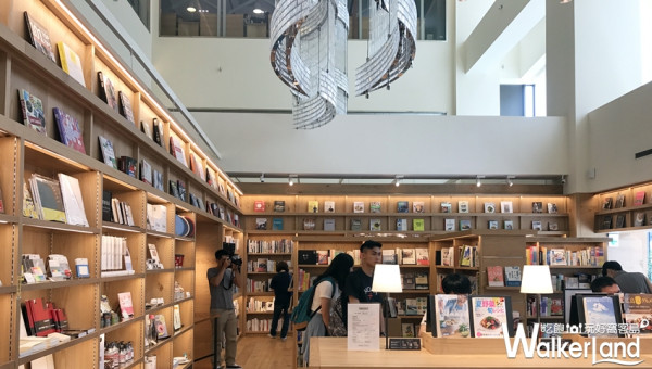 在日本有最美書店稱號！TSUTAYA BOOKSTORE在台灣將與大阪知名藝廊DMOARTS合作，推出『MY FIRST ART』系列商品。