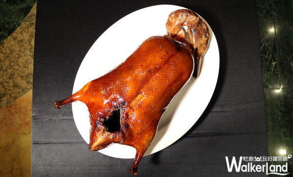 每日限量十隻，不是想吃就吃的到！台北國賓粵菜廳推出廣式「黃金櫻桃鴨」三吃，挑戰台北烤鴨王。
