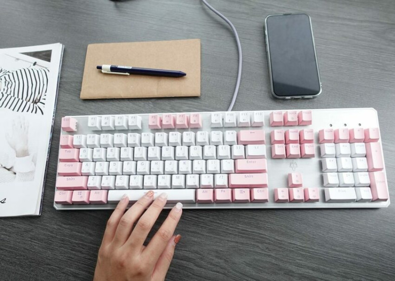 POJUN PJ02 櫻花粉白鍵盤 顏值高手感佳的機械鍵盤