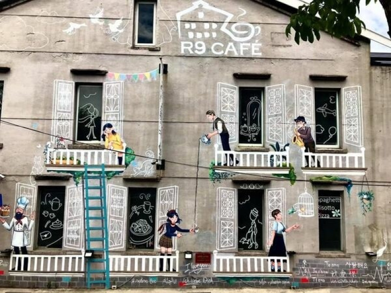 【景致】台北｜R9 CAFÉ｜台北街景中最迷人的塗鴉牆