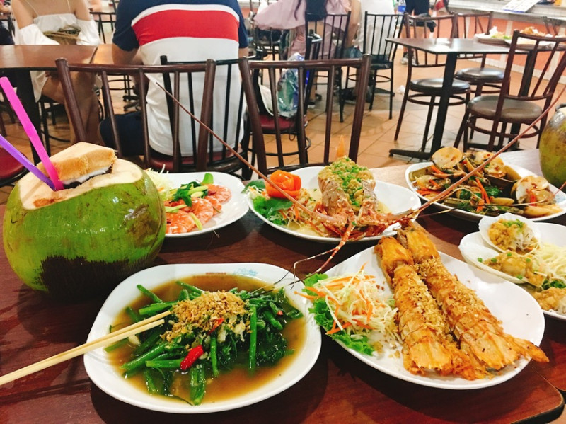 泰國普吉島一日行程規劃，班贊海鮮熟食市場➔普吉老鎮看日落➔Chilva Market（巴贊海鮮、banzaan、芭東海灘、泰國海鮮、普吉島海鮮、海鮮熟食市場、泰國旅遊、普吉島旅遊）