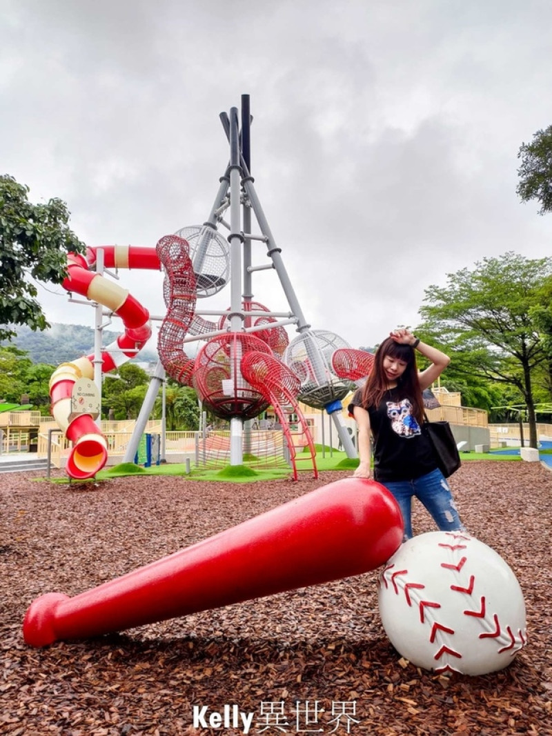 |台北親子公園 天母夢想樂園 天母運動公園 全台第一座以棒球為主題9米高的特色溜滑梯|