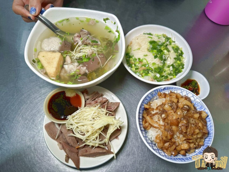 新竹最便宜的滷肉飯? 沒有打卡點的低調滷肉飯店，網友推小碗滷肉飯配綜合湯超值套餐只要80元‼️--跟著踢小米吃喝玩樂趣