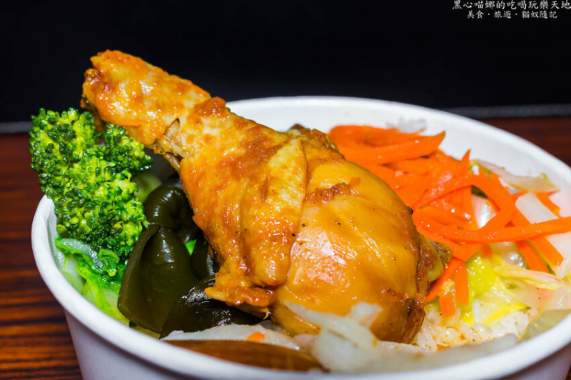 高雄苓雅︱好鄰居蓋飯　泰、韓、日式新鮮多彩多蔬菜的超能量蓋飯料理，只要７５元就能吃到！！