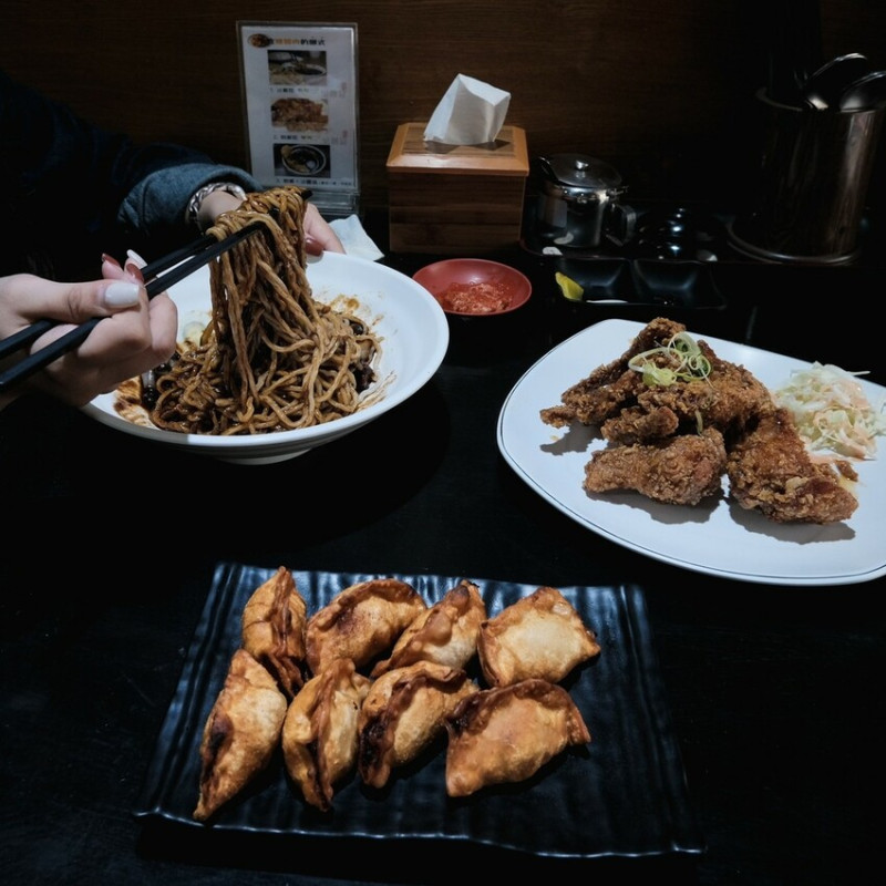 【高雄 新興】韓國歐巴料理滿月보름달 韓式正統炸醬麵和炸雞一次滿足