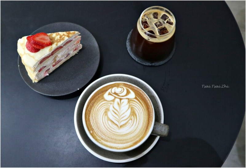 [台北中正]ABOUT H Coffee 咖啡廳 貓|華山園區附近巷弄，好吃的千層蛋糕feat.超迷人可愛貓貓