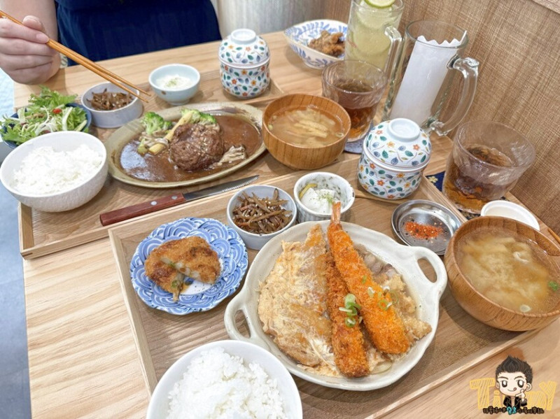 新竹市東區新開幕清新小品日式定食專賣店 主餐和副餐加起份量挺多的，而且主餐很下飯，越光米飯更可以免費續加喔！--跟著踢小米吃喝玩樂趣