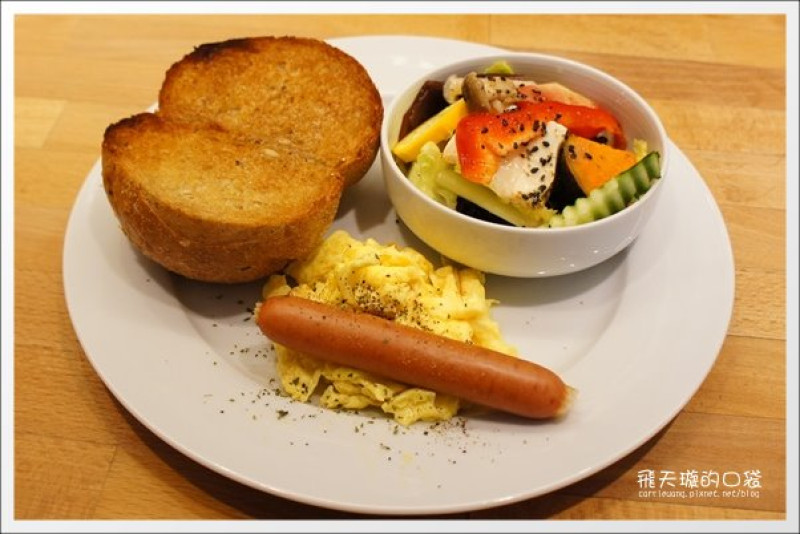 【台中早午餐】目覺咖啡三店．mezamashikohi-trio。精明一街商圈咖啡館推薦