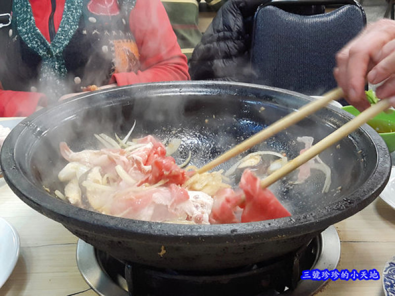 雅香石頭火鍋．台北西門町深夜吃火鍋的好去吃．推薦台北必吃石頭火鍋．