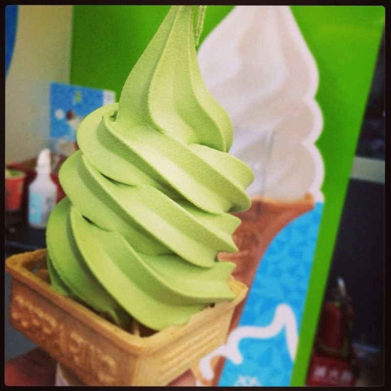 【♥美食】千呼萬喚期間限定日式抹茶霜淇淋-全家便利商店        
      