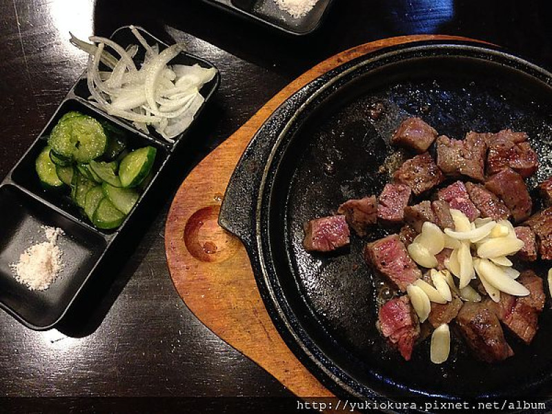 【食。西餐】台中-牛牪犇原味碳烤大牛排-簡單品嚐牛肉的美味~