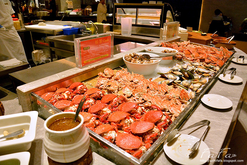 
漢來海港餐廳(台北敦化SOGO)。自助海鮮螃蟹生魚片各式中西料理吃到飽
