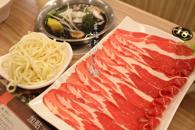 【新北板橋】幸福日式小火鍋－墨魚火鍋黑嚕嚕超特別，+168元就可享有肉品吃到飽！