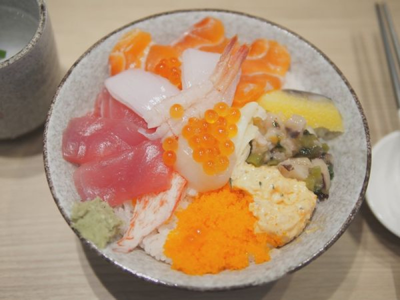 吃吃 ▍台南夢時代握壽司+高CP生魚片丼飯♥秀壽司一次滿足