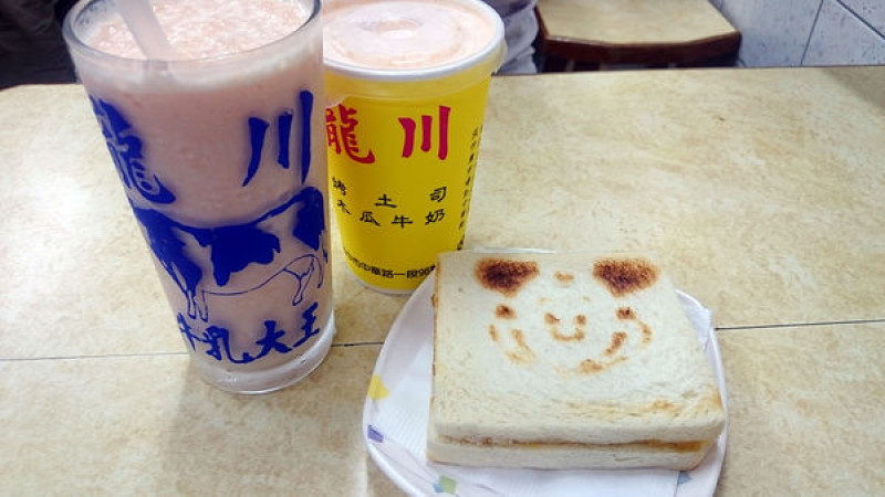 【台中食記】龍川冰菓室-自製糖水果醬的木瓜牛奶烤土司