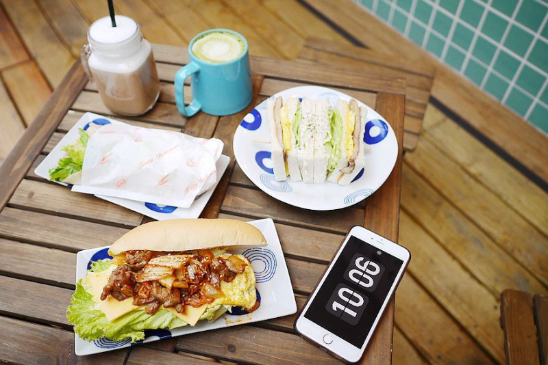 【新北】板橋 食月午日Brunch & Cafe 愛上這巷弄內的小清新早午餐‧早餐‧亞東技術學院旁♥♥♥