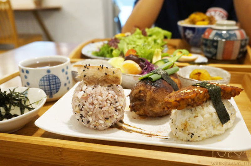 【花蓮市區】糧晨吉食 手作飯糰、炊飯，樸實的米食類型早午餐～