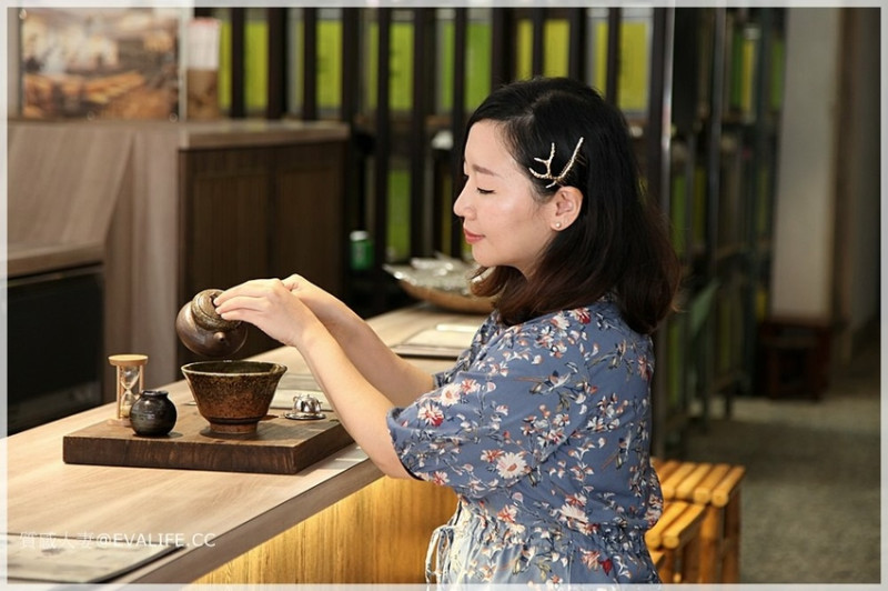 【萬華景點】老濟安療癒青草茶吧，外國觀光客到龍山寺必訪的茶館