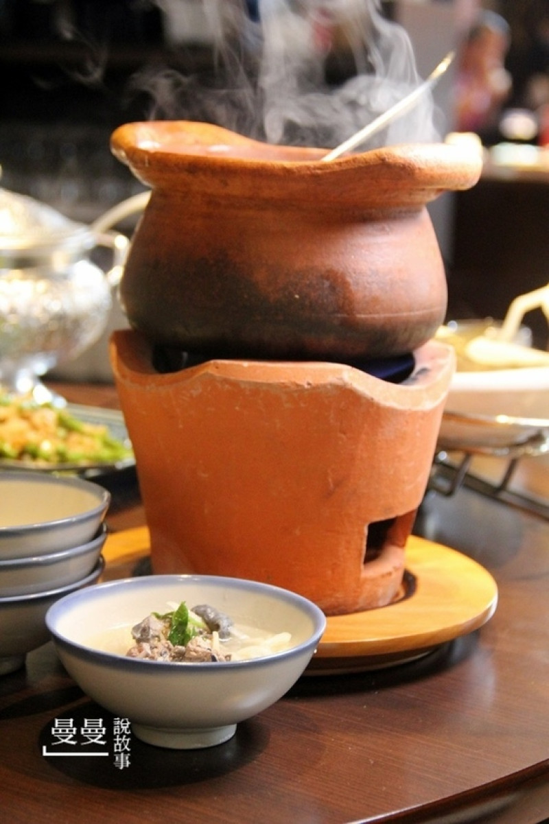台中南屯泰式料理，湄南河泰式庭園餐廳，體驗泰服與感受泰國菜的美味