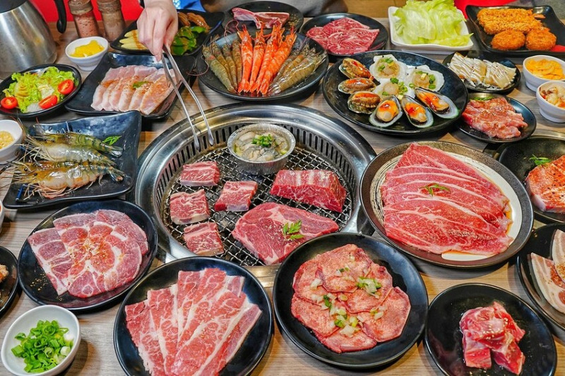 羊角炭火燒肉吃到飽：日本和牛、安格斯牛排、現撈泰國蝦隨你點，生啤酒無限暢飲2小時
