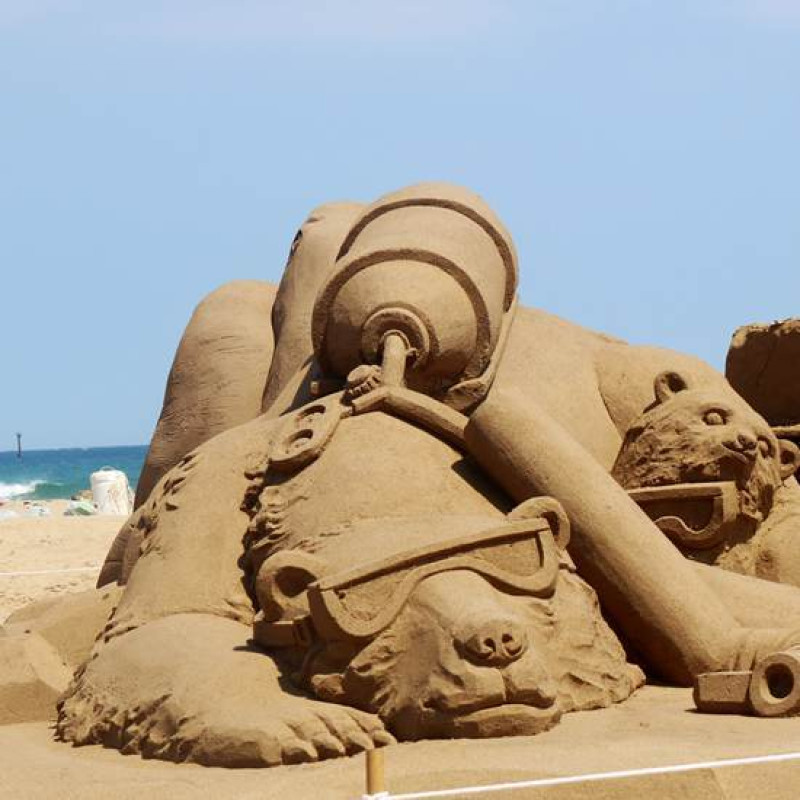 熱血海灘竟變身為神秘國度！福隆國際沙雕藝術季即將開幕，完整展現「穿越小鎮尋找亞特蘭提斯」之主題概念。