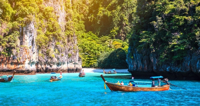 泰國免簽！燦星旅遊推出「玩泰國普吉島」免簽證費優惠，虎航5/21增班直飛再加碼14999半自助玩5天。