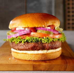 肉肉控也搶吃！TGI FRIDAYS推出「Beyond Meat未來肉系列」套餐優惠，再加碼超夯「未來漢堡」挑戰漢堡控味蕾。