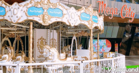 板橋人一定要美拍一波！板橋大遠百戶外廣場強勢打造「Dream World夢幻樂園」，白金色系旋轉木馬、粉紅摩天輪挑戰IG最夯室外遊樂園。