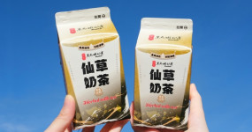 全家飲料喝不完！全家獨家「黑丸仙草奶茶」、日本直送「希望之露蘋果汁」領軍5款新品，讓飲料控每天都喝不膩。