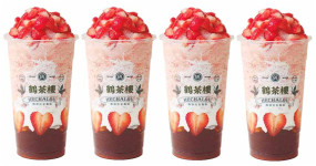 50元現打草莓牛奶！鶴茶樓「草莓甘露」17顆大湖草莓加到滿，一日限定「草莓甘露」第二杯半價優惠。