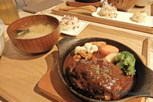【松山美食】日本美味「米與多蜜」,國民美食漢堡排專賣店