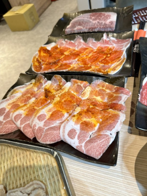 [台北。松山] 忠孝敦化站：海鮮燒肉吃到飽高cp值的選擇-戰醬燒肉市民店（內有菜單照）