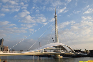 【高雄】大港橋|亞洲最長跨港旋轉橋|時尚風格的設計|高雄熱門打卡新地標
