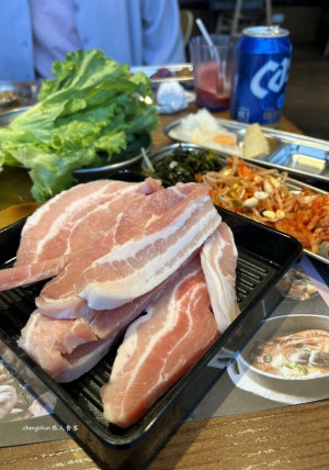 台北市信義區美食，阿豬媽아줌마韓式烤肉吃到飽信義ATT店，放飛開吃高CP值。