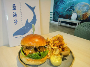 【美食】「藍海子lazybrunch」寵物友善餐廳，江子翠早午餐推薦、板橋網美餐廳推薦 (附菜單)