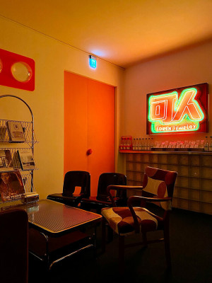 [新竹] 可人珠寶行，推開飾品牆 穿越到70年代復古可愛酒吧！ 調酒 營業時間