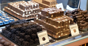 只知道GODIVA就太遜！義大利百年巧克力「Venchi」更新巧克力控必吃清單，100款「巧克力、Gelato義式冰淇淋」插旗台北信義甜點戰區。