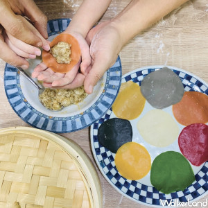 在家吃小籠包！樂天皇朝推出「DIY八色小籠包」宅在家手作套組，在家防疫還可以和小朋友來一場親子廚藝時光。