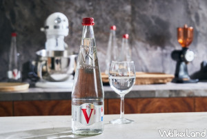 喝水也要很講究！法國Vittel法維多天然礦泉水推出全新「750ml玻璃瓶裝」簡約高雅，自然遺產等級礦泉水、喝一口就有高級的感覺。
